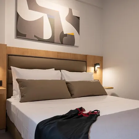 Pantheon Moralis Apartment *